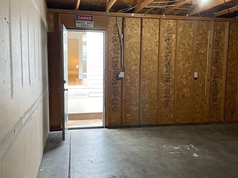 2950 Neil Dr #8 — Photo 30