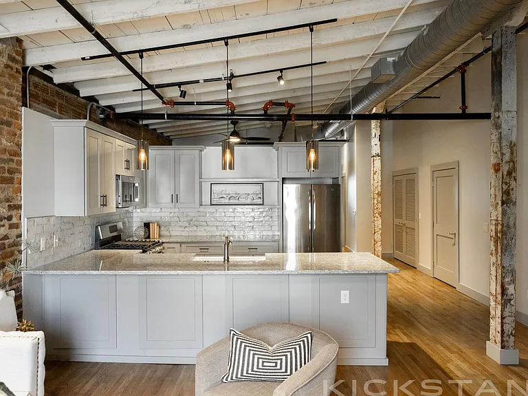 1209 Gadsden St — Photo 2