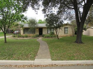 143 Arvin Dr, Terrell Hills, TX 78209