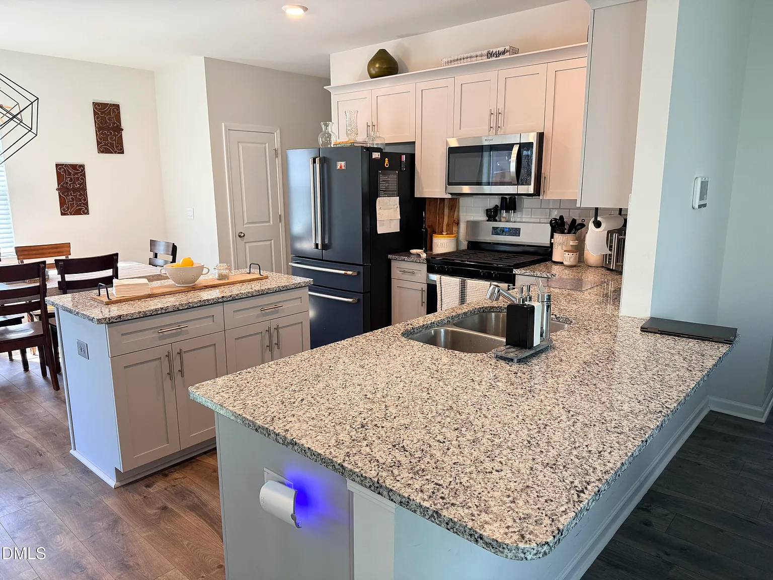4 bed, 2.5 bath, 2824 sqft, $2,450 — Photo 2