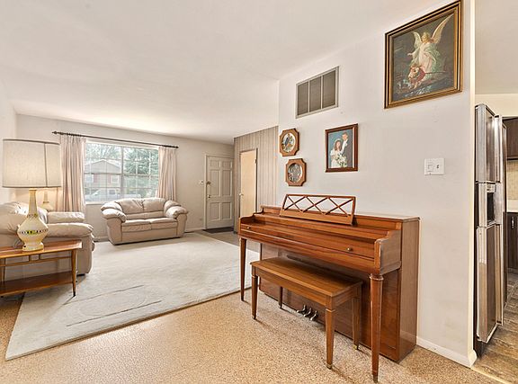 4th image of 49 Jacobsen Ave