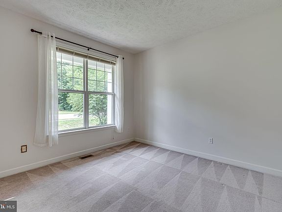3rd image of 21552 Willis Wharf Ct