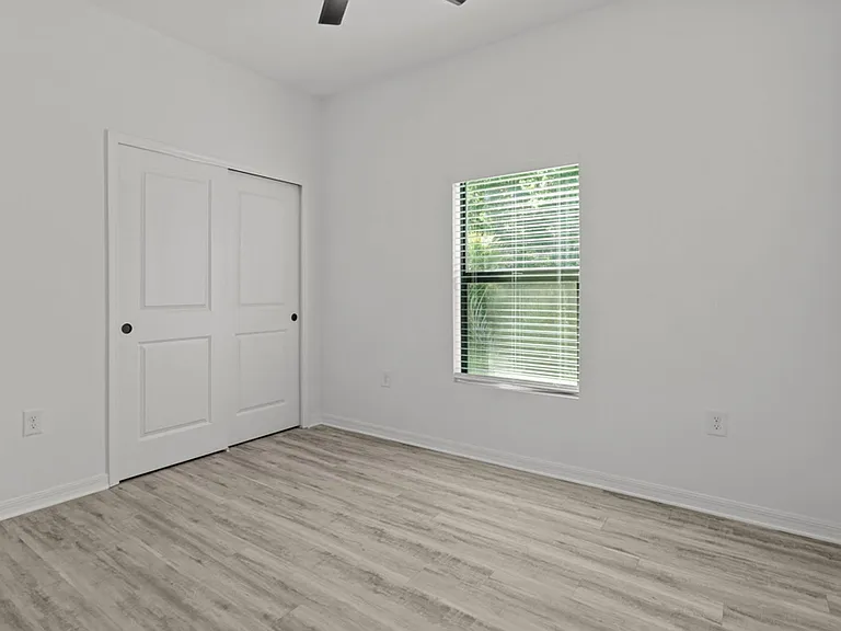 548 Knapp St — Photo 40
