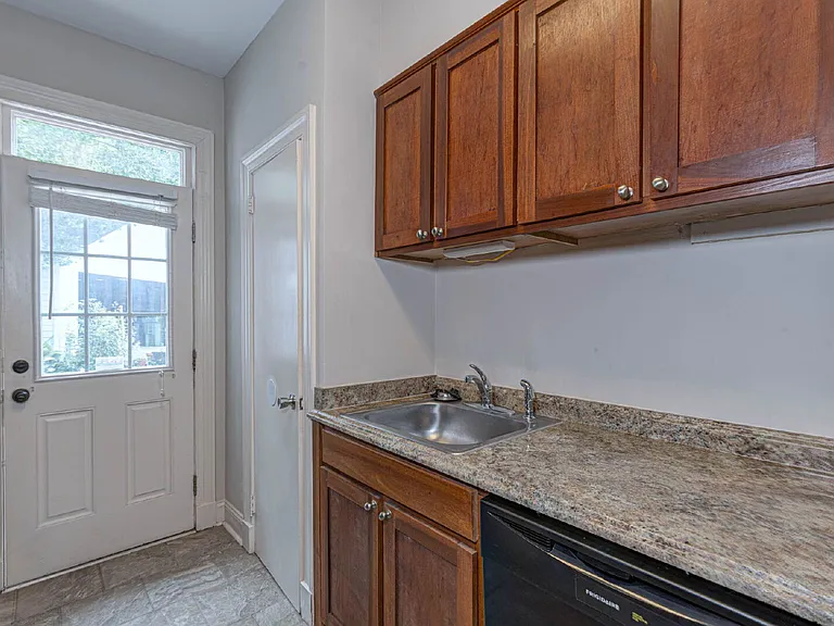 1521 Dixon Dr — Photo 23