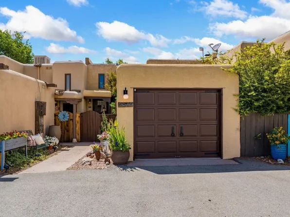 2949 Plaza Azul, Santa Fe, NM 87507