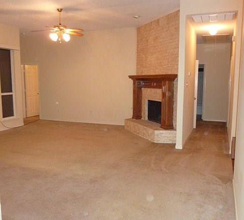 3rd image of 1557 Warwick Dr