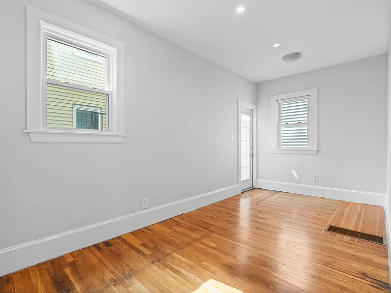 98-100 Elm St #1 — Photo 7