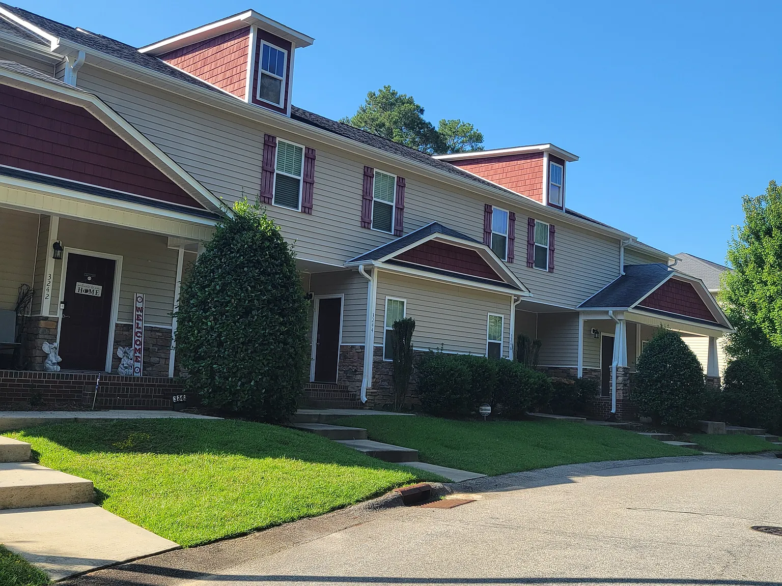 3 bed, 2.5 bath, 1587 sqft, $1,795 — Photo 1