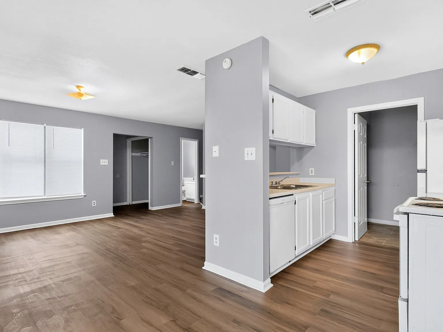 1813 Cedarhill Drive - C — Photo 3