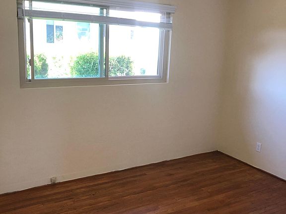 3rd image of 117 W Calle Crespis