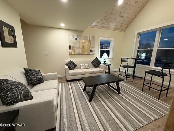 4th image of 2227 Riverside Dr S