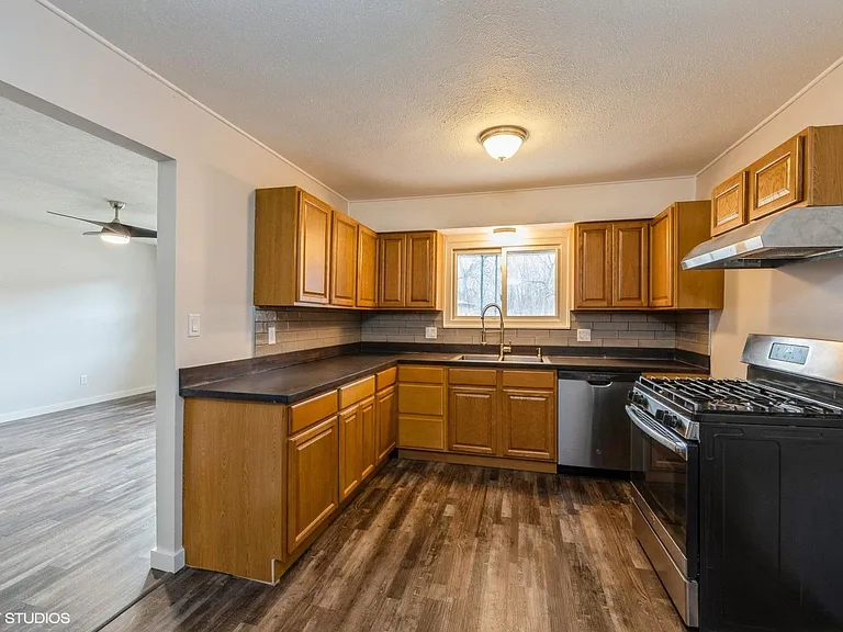 1116 Penny Ln — Photo 2