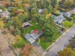 7 Townsend Dr, Syosset, NY 11791