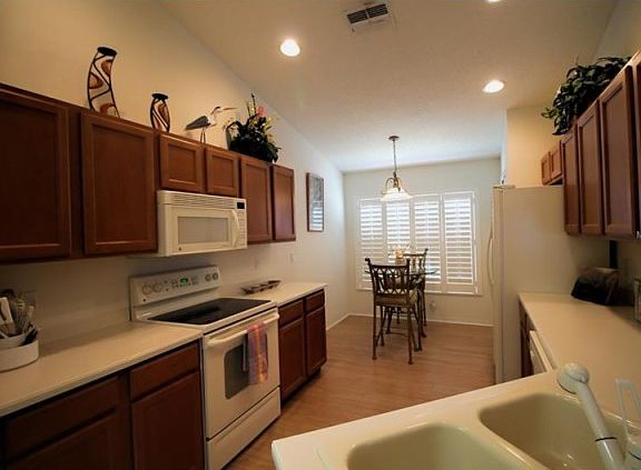 4th image of 2906 Plantain Dr