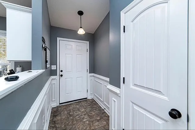 205 Haley Dr — Photo 3