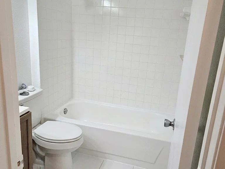 2331 NW 96th Ter #17L — Photo 17