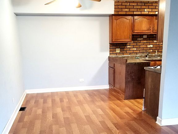 5th image of 1304 Kingsbury Dr Unit E