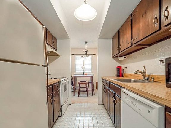 2nd image of 1906 Valley Dr #1