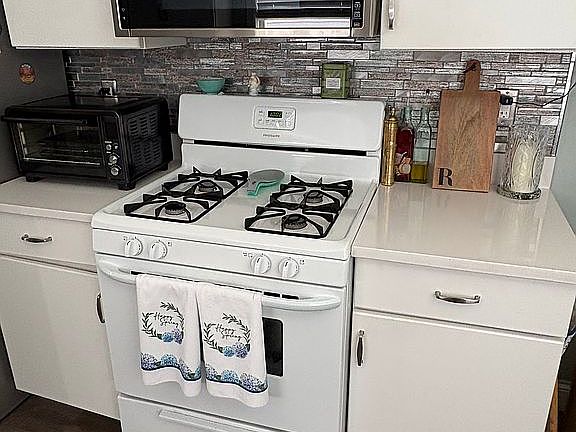 4th image of 252 Sand Hills Ln