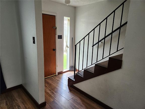 2nd image of 118 W Club Dr