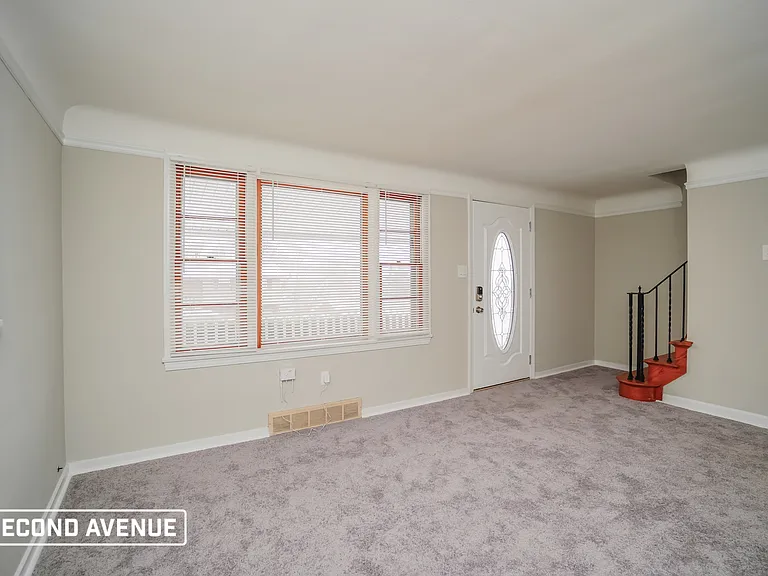 96 N Broadway Ave — Photo 7