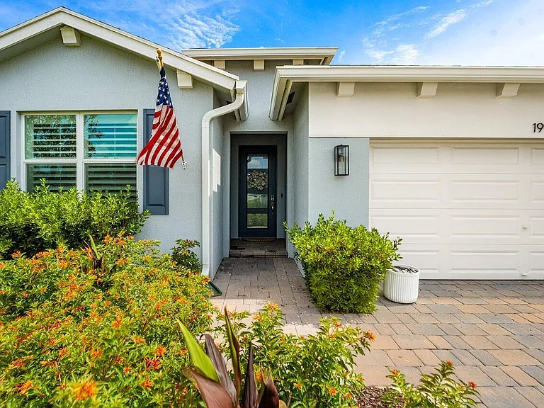 1991 NE Ocean Dunes Dr — Photo 7