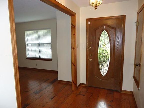 4th image of 9903 Grand Oak Dr