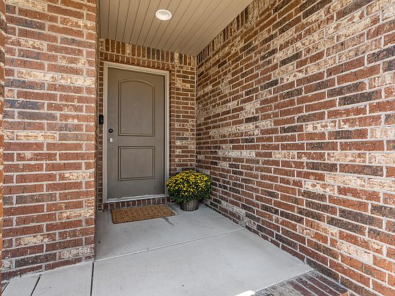 4th image of 1207 N 10th Avenue