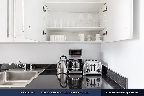 Rented by The Blueground | media 7