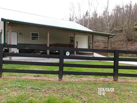 3rd image of 327 Mudlick Branch Rd