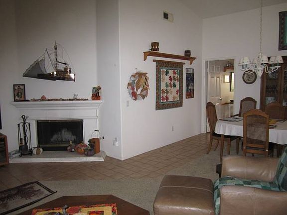 Lving Room/Dining Room