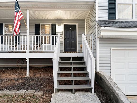 3rd image of 131 Benjamin Dr