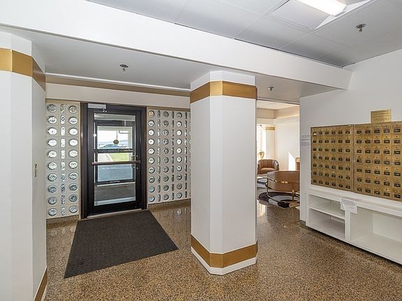 4th image of 300 Lynn Shore Dr APT 1001