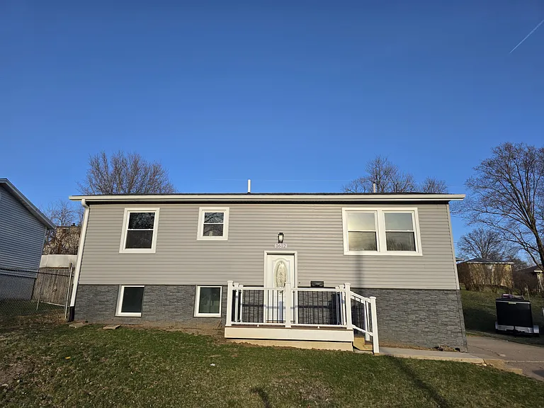 1612 Butterfield Rd — Photo 18
