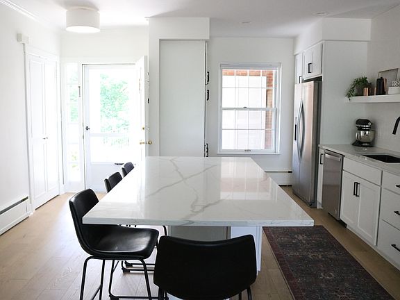 4th image of 2311 Wealthy St SE APT 20