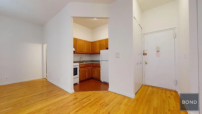 Rented by Bond New York | media 6