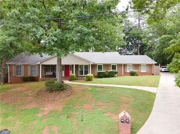 2496 Leeshire Rd, Tucker, GA 30084