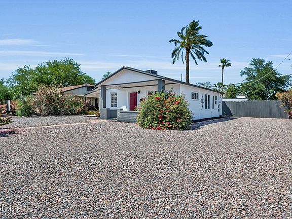 3rd image of 1646 E GLENROSA Avenue