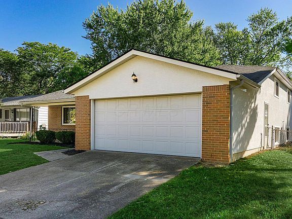 3rd image of 4718 Manitoba Ct