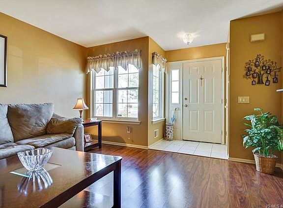 5th image of 1703 Aqueduct Ct