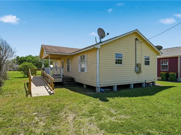 1403 Pecan St, Hearne, TX 77859