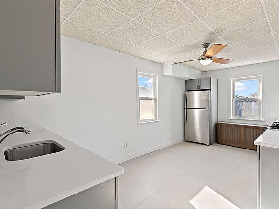 3rd image of 127 Centre Ave Floor 2