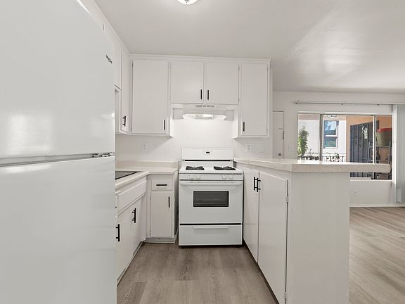 4th image of 5519 Klump Ave #8