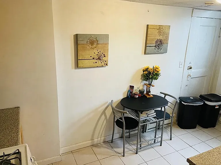 129 Chiswick Rd #9 — Photo 4