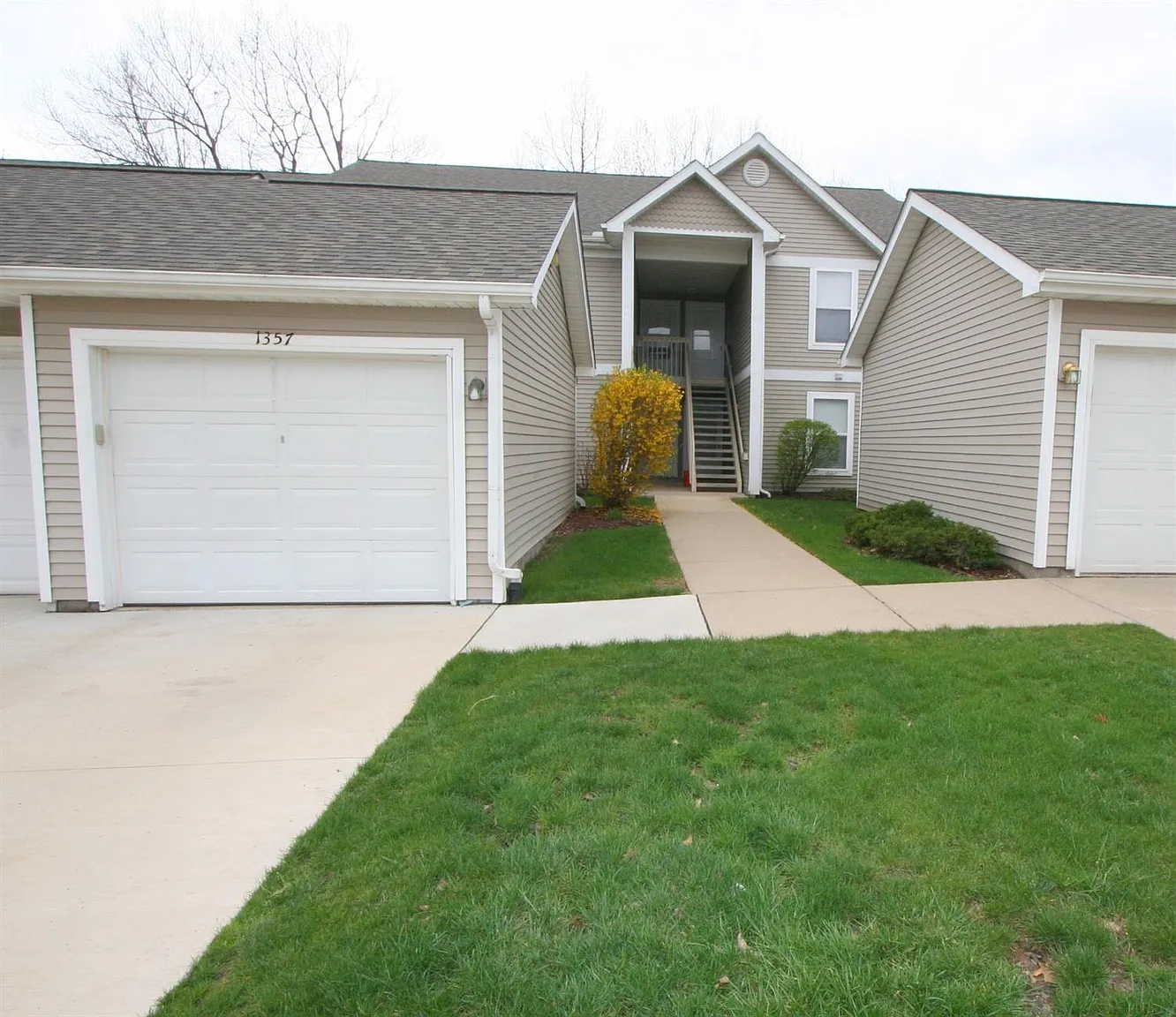 1357 Heatherwood Ln photo 1