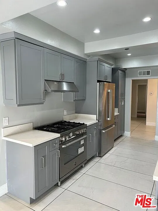 Building Photo - 125 N Gale Dr #203