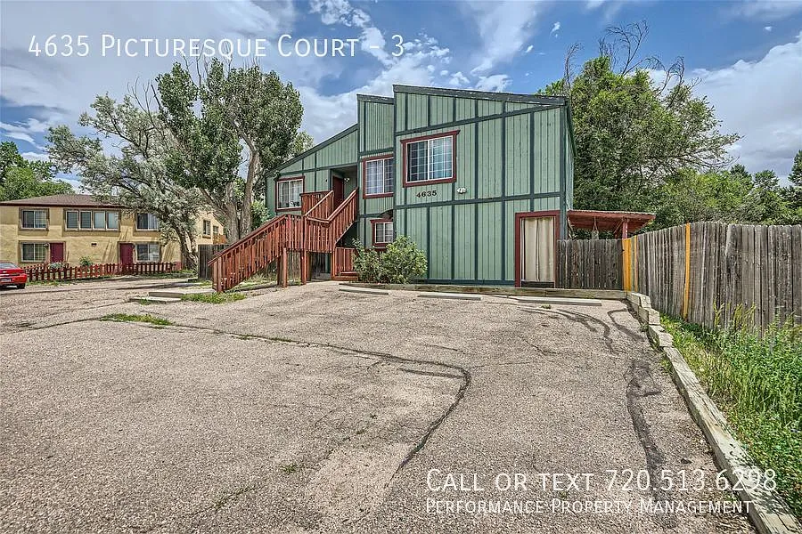Spacious 2-Bedroom Apartment In Central Colorado Springs - Utilities Included — Photo 3