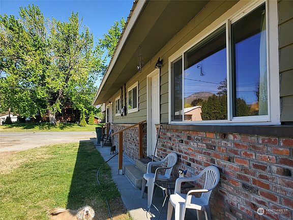 2nd image of 1005 1st Avenue S
