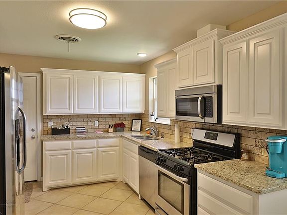 4th image of 2718 Robertson Dr