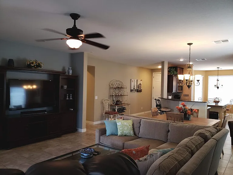 208 E Caribbean Dr — Photo 8